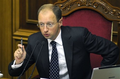 Яценюк принял отставку главы 