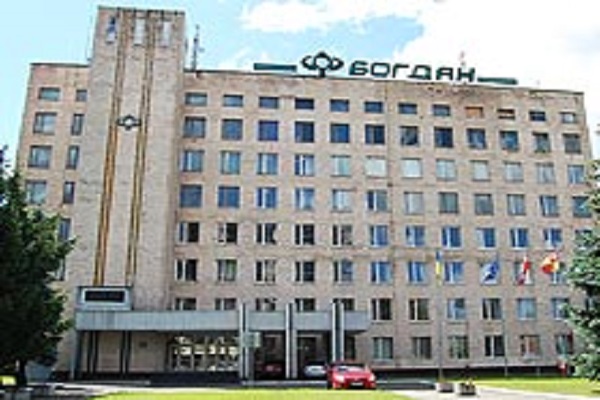 Корпорация «Богдан» попросила Гройсмана поддержать украинское автомобилестроение