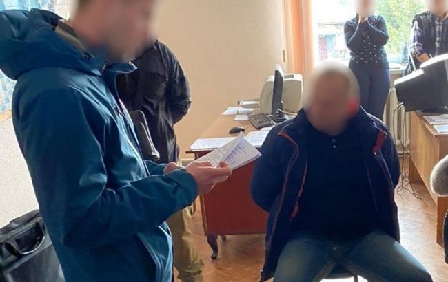 На Сумщине директора завода концерна «Укроборонпром» задержали на взятке в 5 тысяч долларов