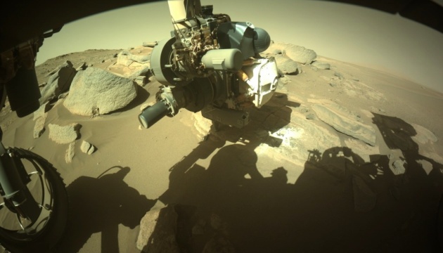 Perseverance добыл новый камень – «кусочек Марса» зеленоватого цвета (фото)
