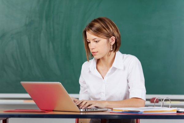В Украине закупят ноутбуки для 60 тысяч учителей – Минцифры