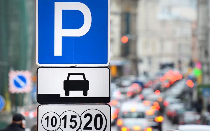 У Києві запустили сервіс передплати місць для парковки для бізнесу 