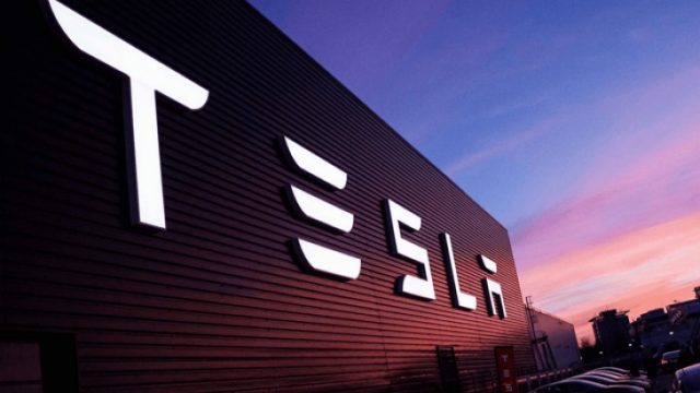 Tesla в минувшем году увеличила поставки электромобилей на 50%