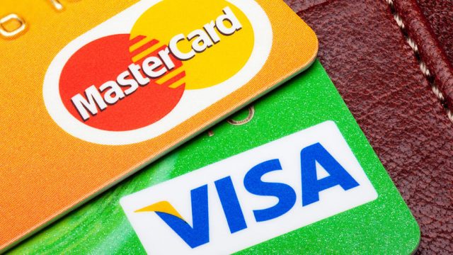 Visa та Mastercard призупиняють усі операції на росії 