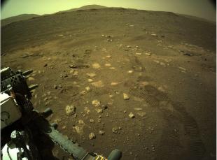 Следы в пыли: марсоход должен проехать около 15 км за первый марсианский год (фото НАСА)