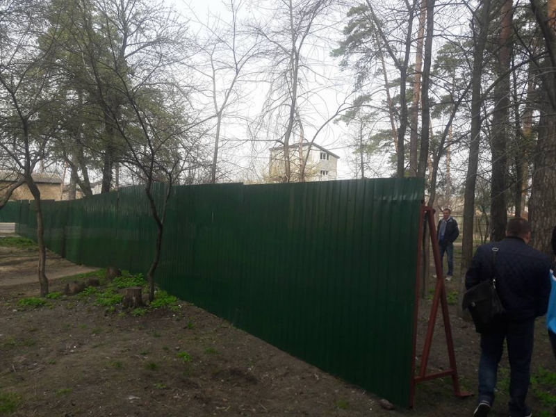Под Киевом противники вырубки сквера заблокировали Гостомельское шоссе (ФОТО)