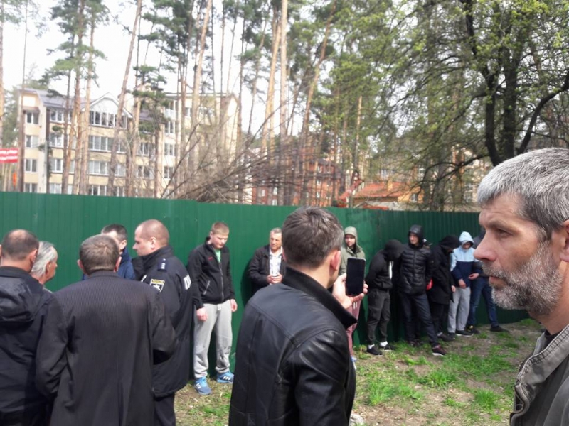 Под Киевом противники вырубки сквера заблокировали Гостомельское шоссе (ФОТО)